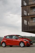 Peugeot 208 5-Door 2015 года